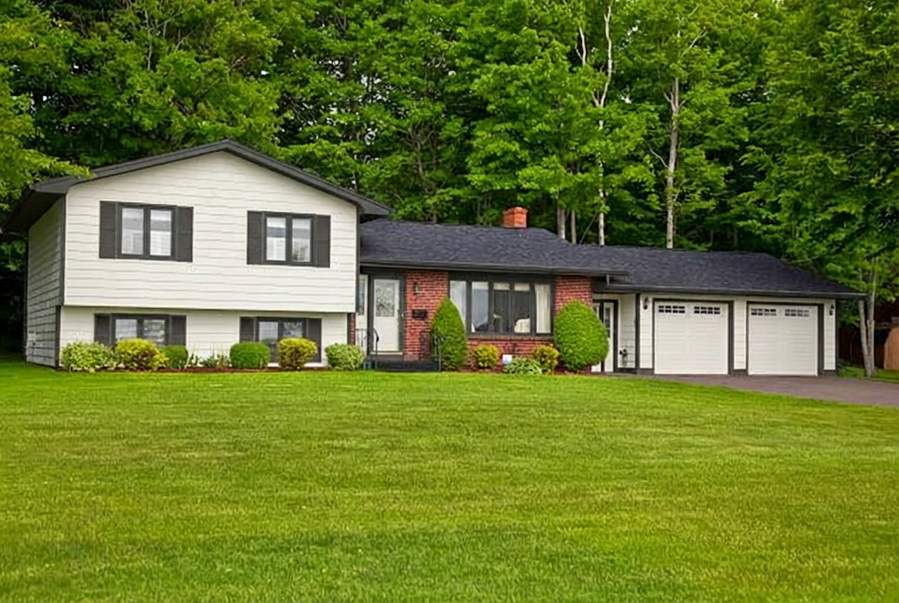 Split-level after — Alabaster with Iron Ore