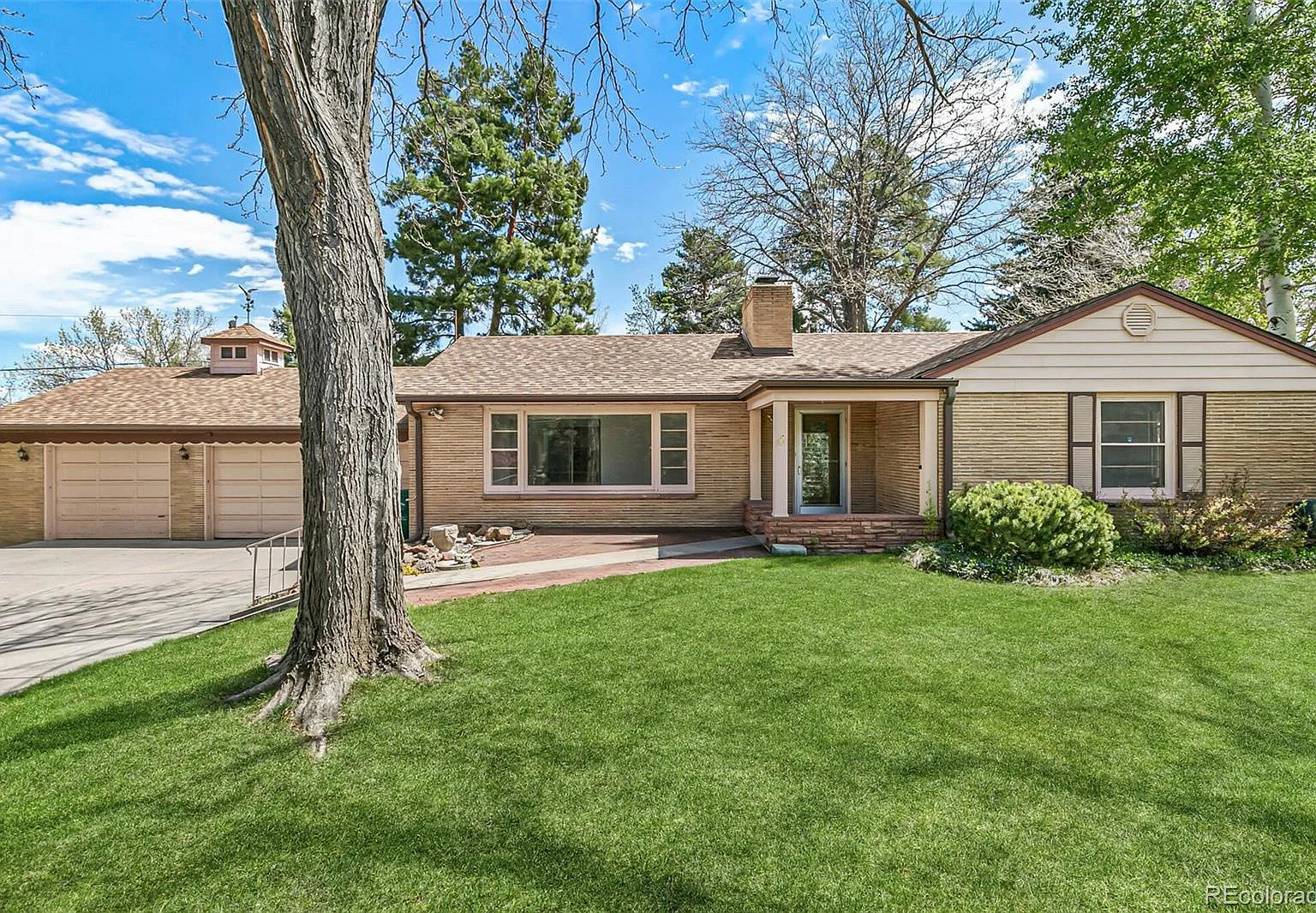 Ana's house before — original exterior