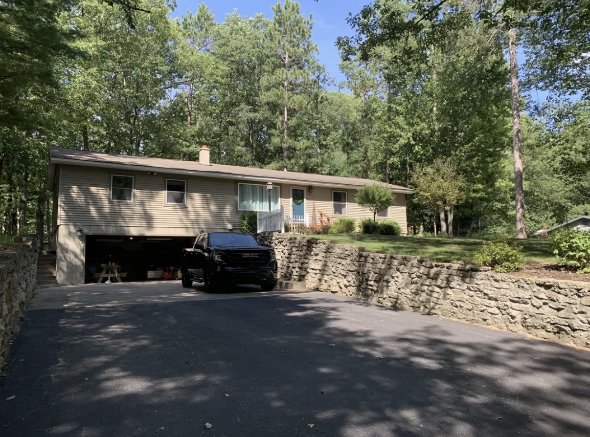 House exterior before AI paint visualization