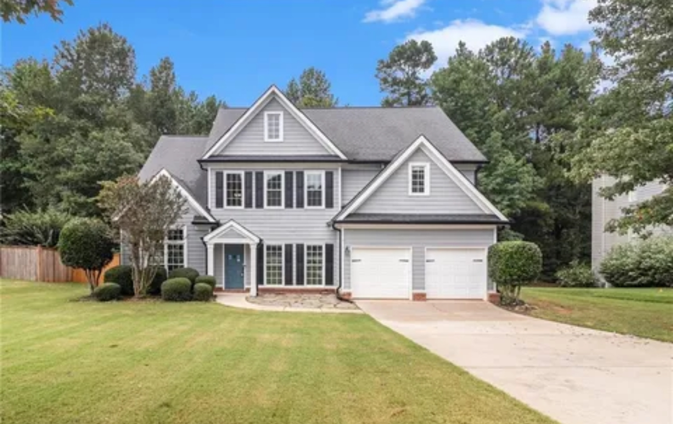 House exterior before AI paint visualization