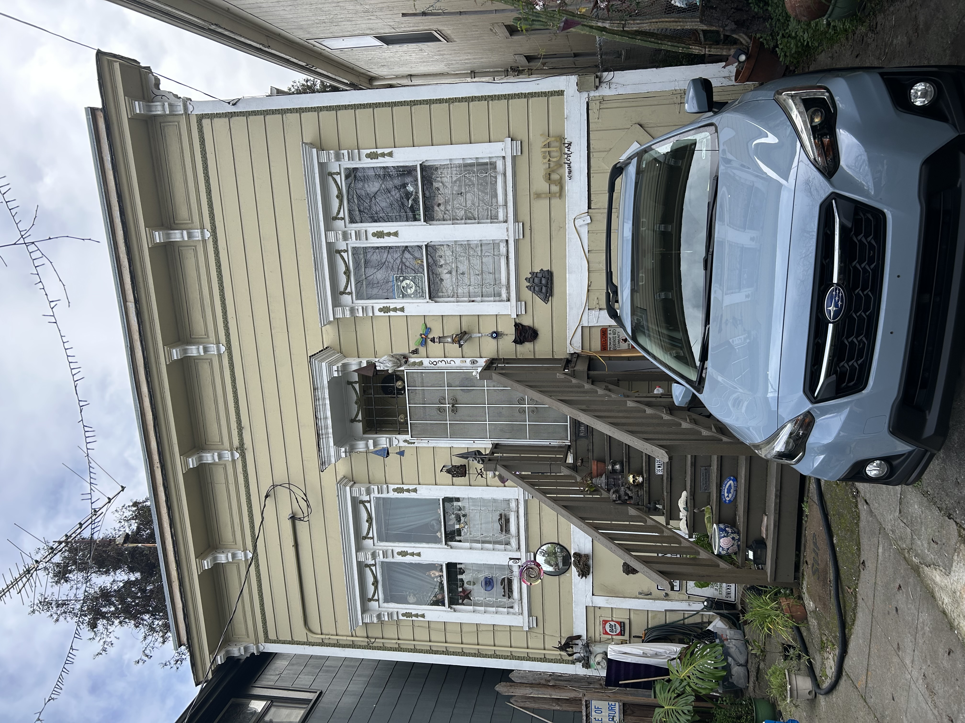 House exterior before AI paint visualization