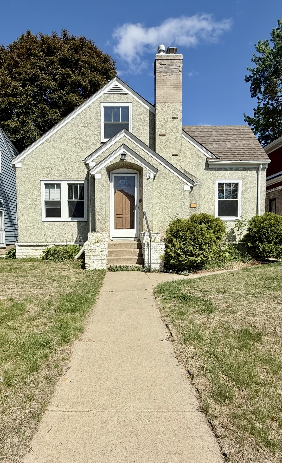 House exterior before AI paint visualization