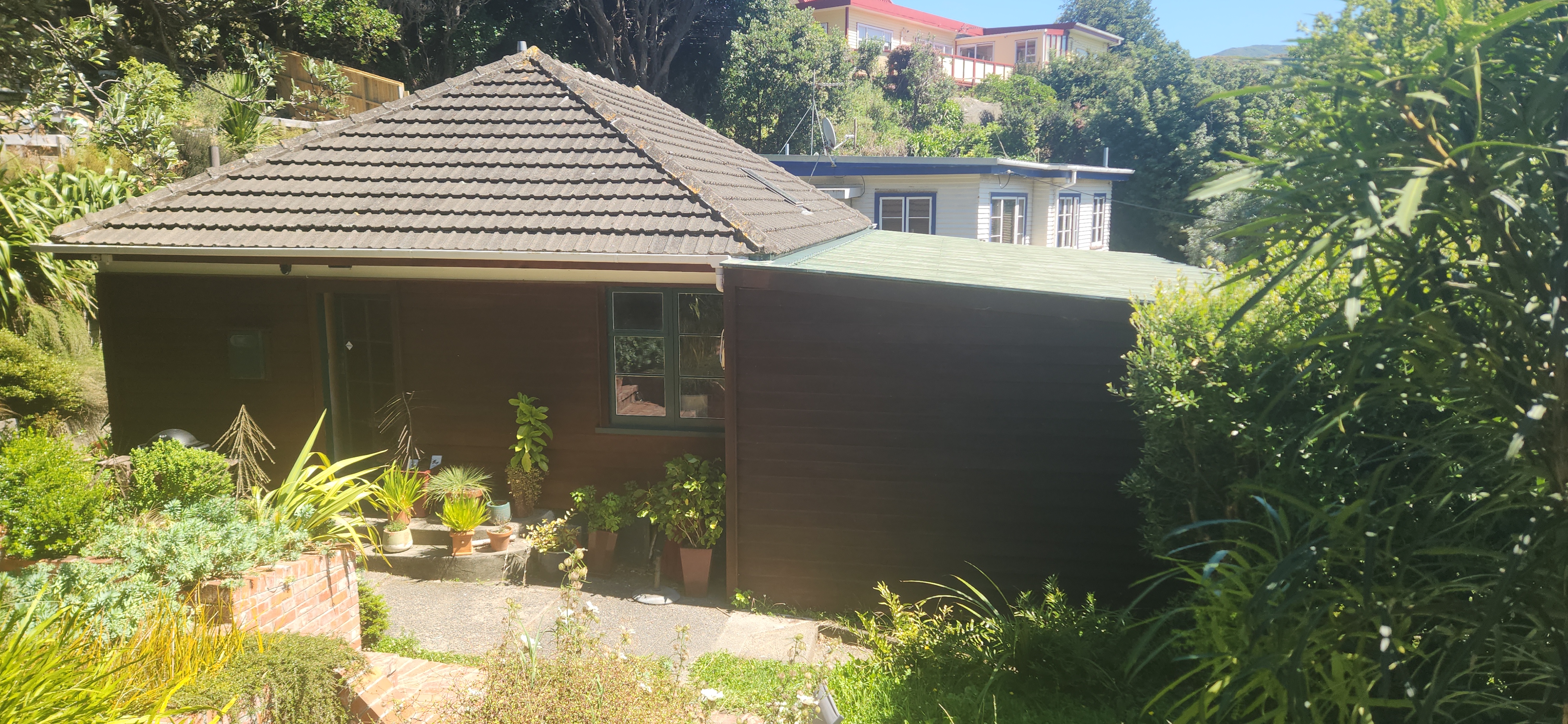 House exterior before AI paint visualization