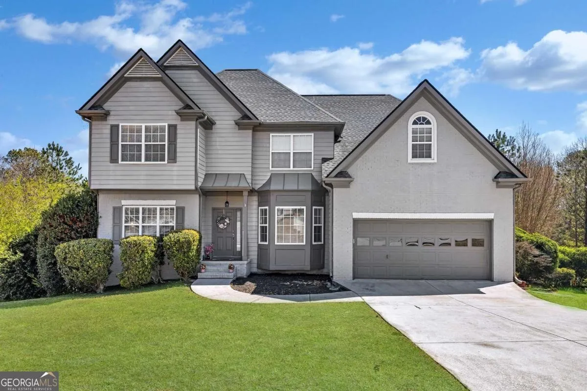 House exterior before AI paint visualization