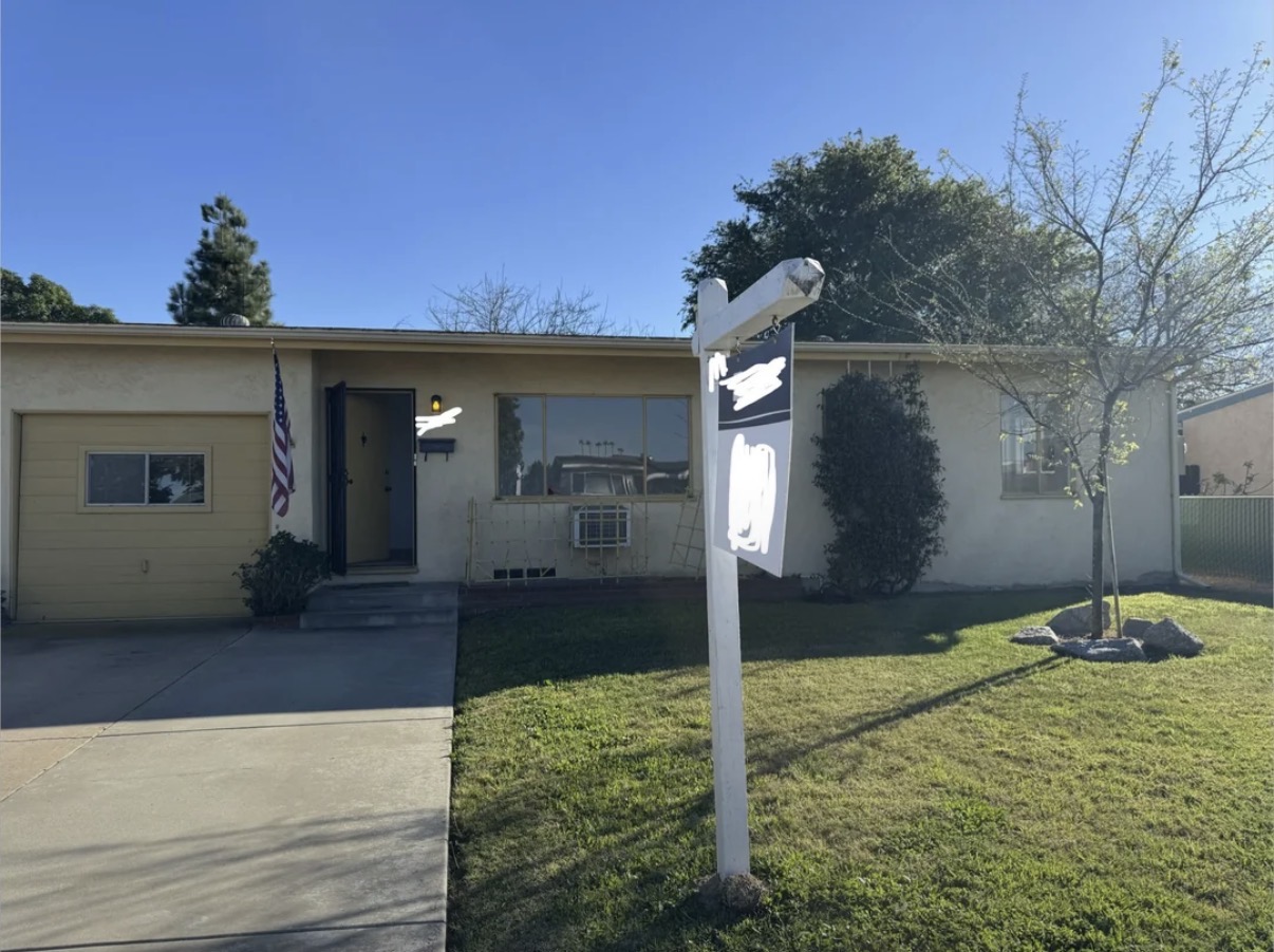 House exterior before AI paint visualization