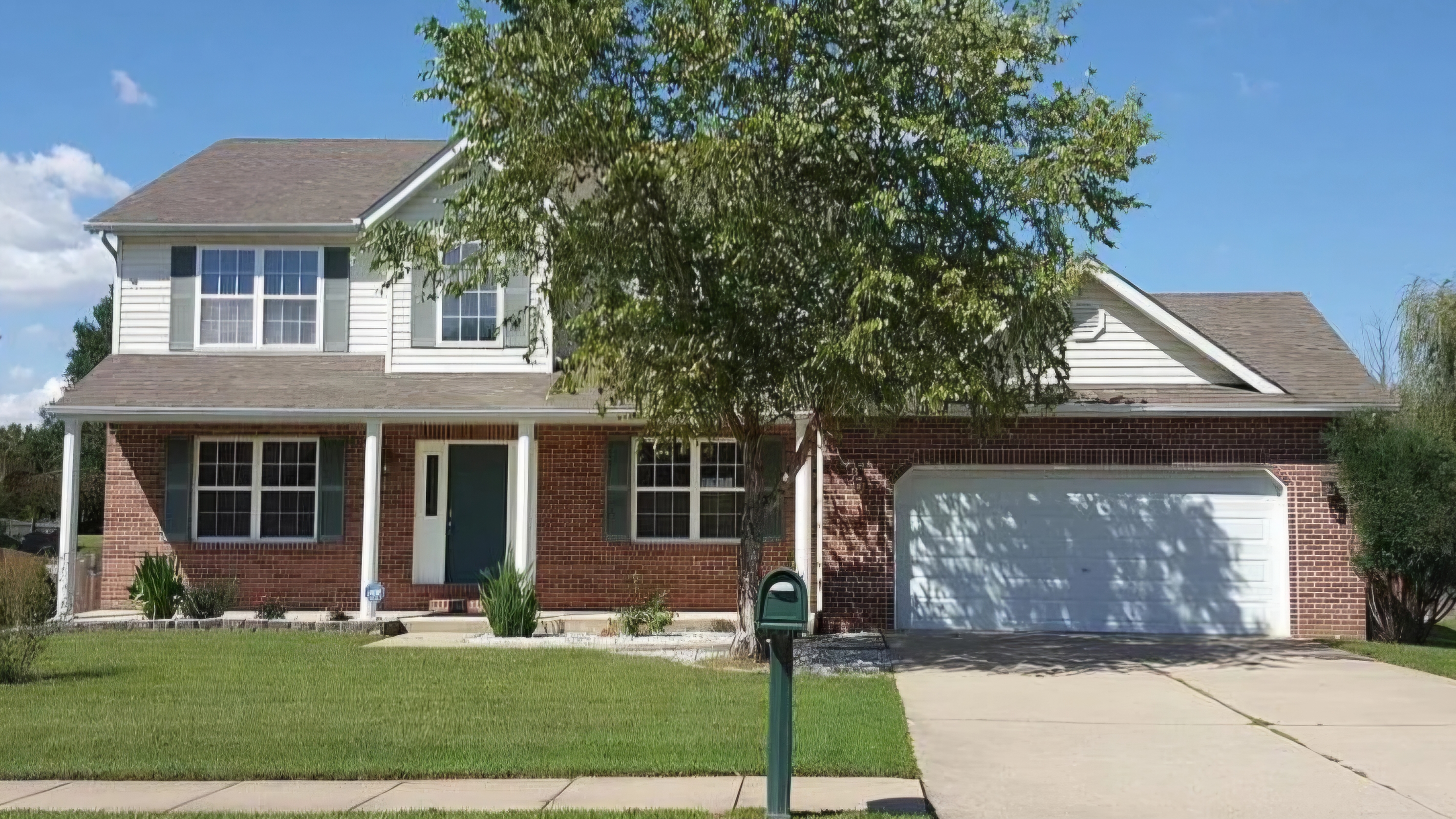 House exterior before AI paint visualization