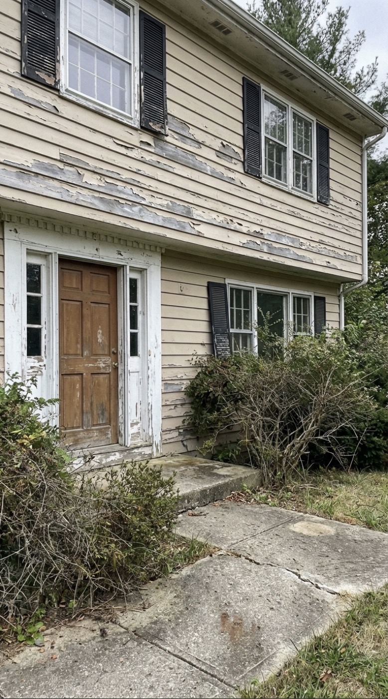 House exterior before AI paint visualization