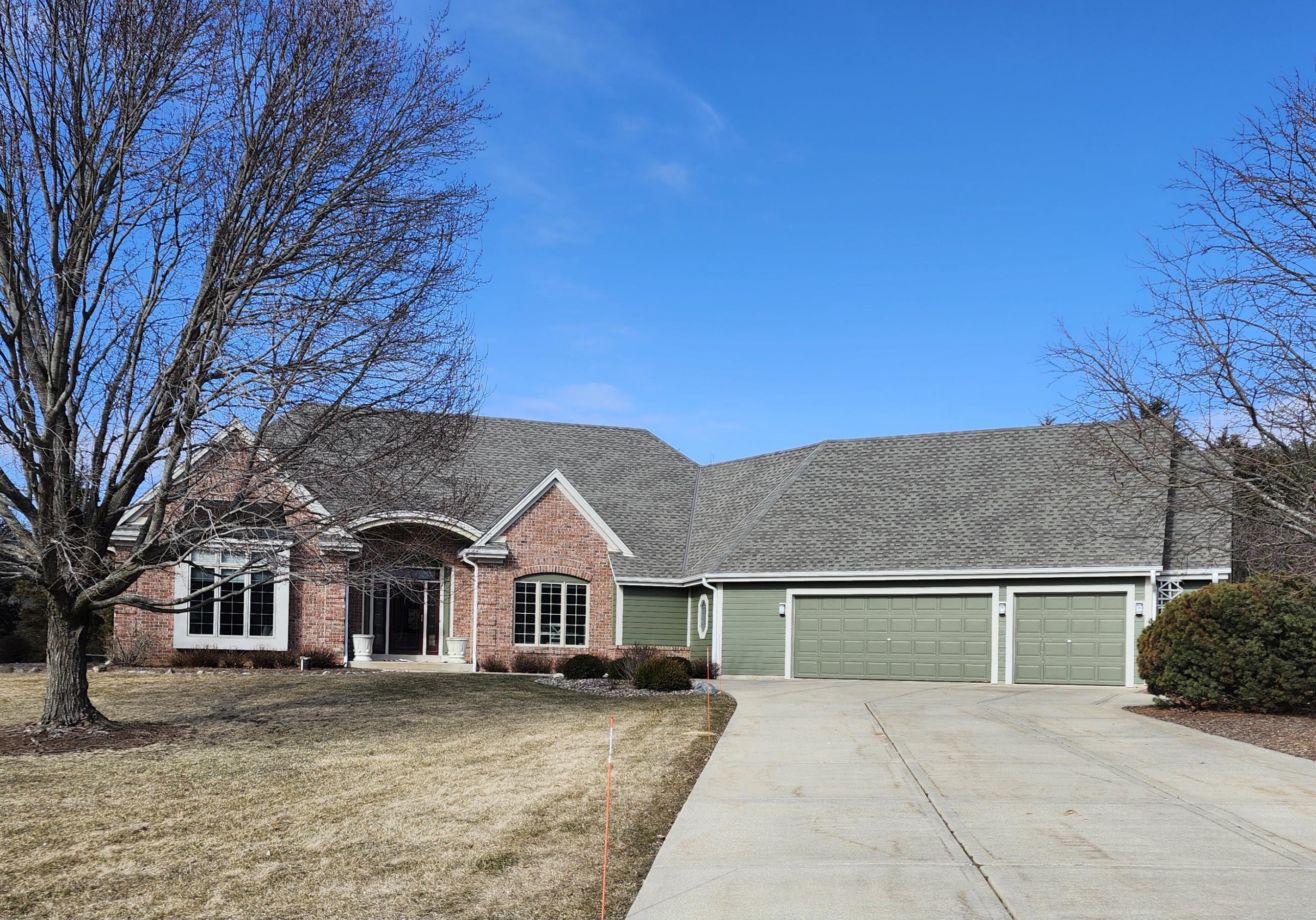 House exterior before AI paint visualization