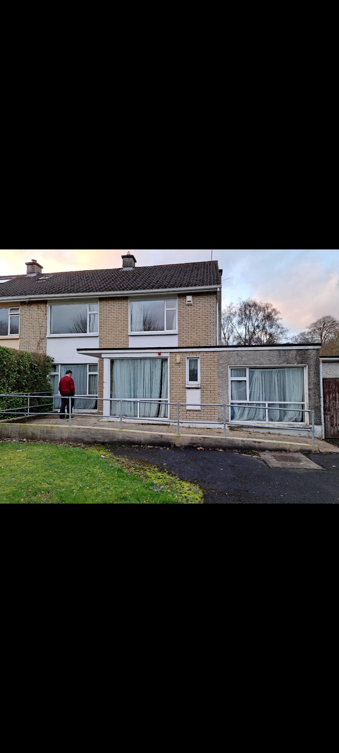 House exterior before AI paint visualization