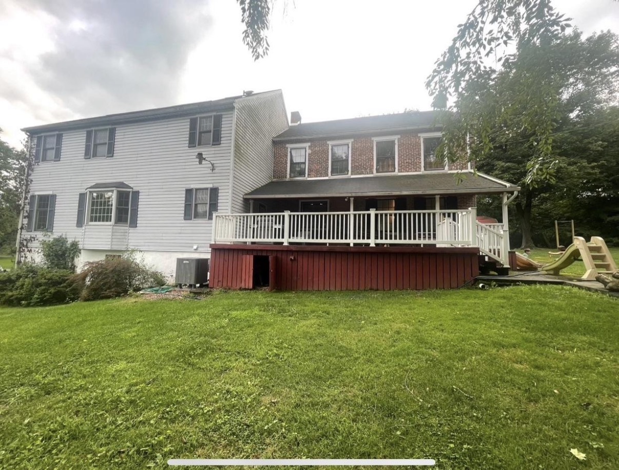 House exterior before AI paint visualization