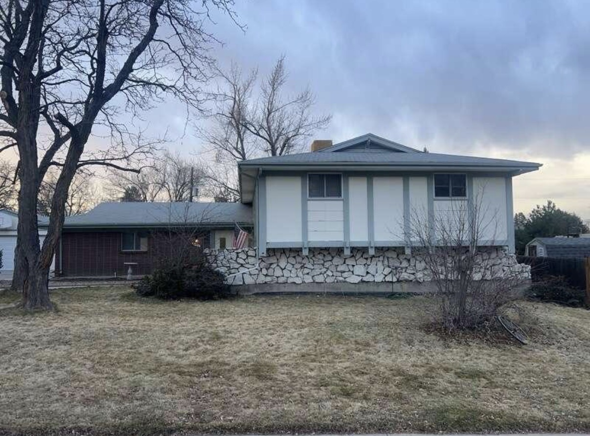 House exterior before AI paint visualization