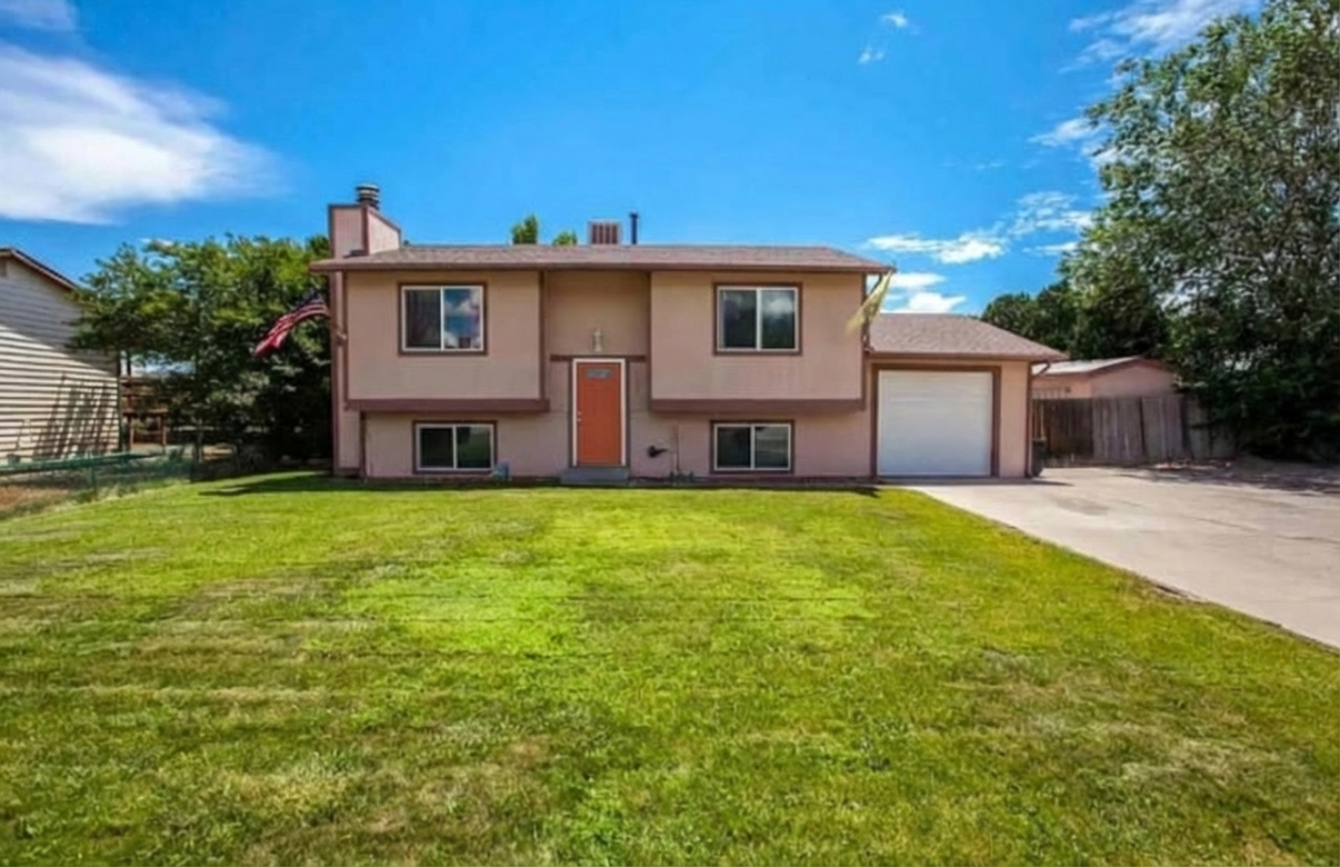 AI-rendered house in new paint colors