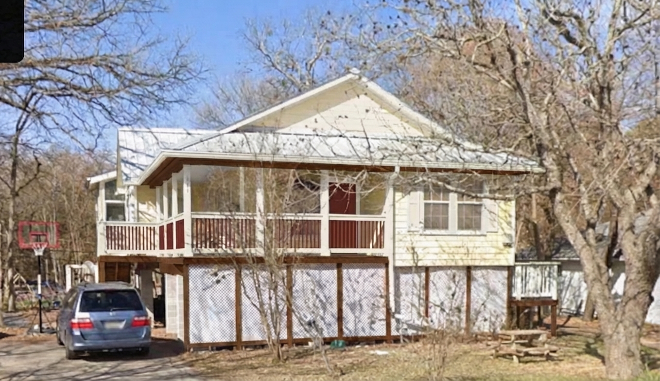 AI-rendered house in new paint colors