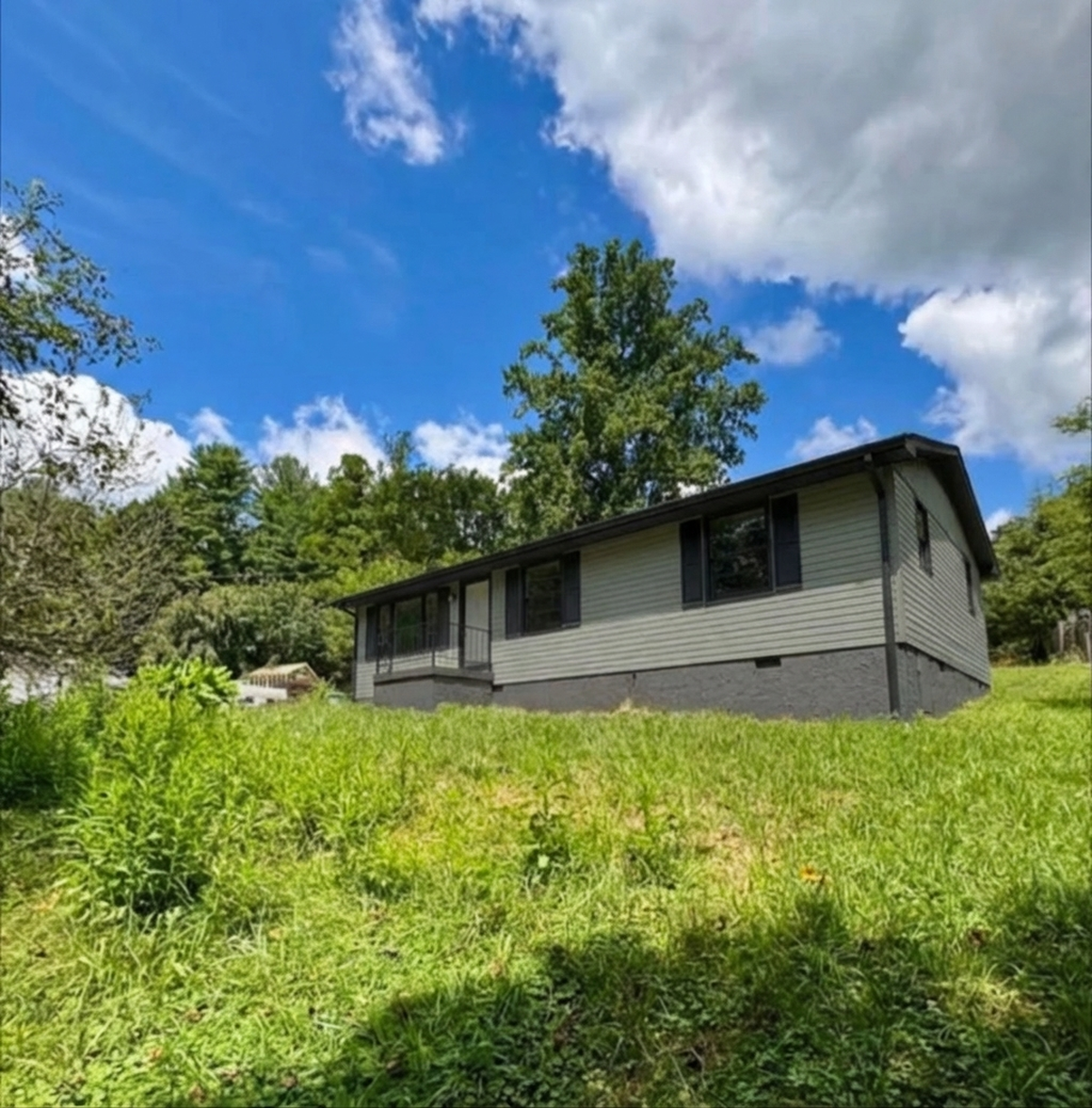 AI-rendered house in new paint colors