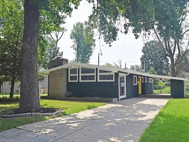 AI-rendered house in new paint colors